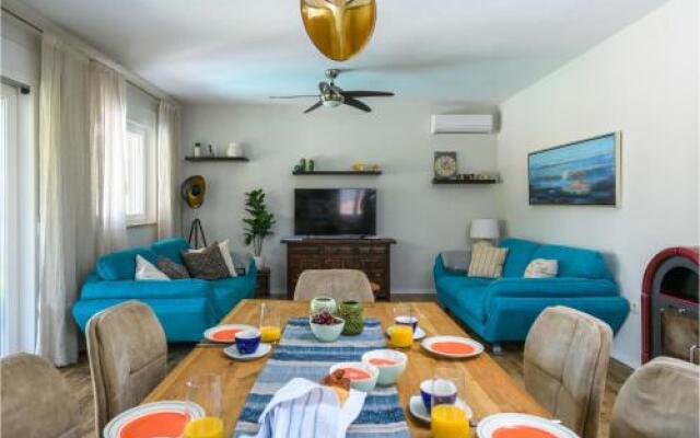 Four Bedroom Holiday Home in Medulin