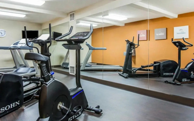 Comfort Suites Visalia Convention Center