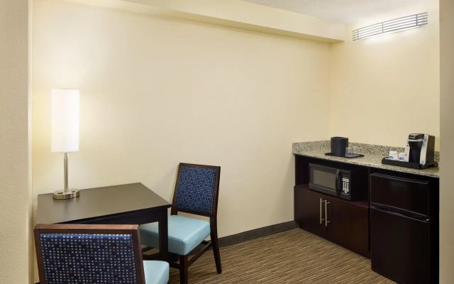 Holiday Inn Express & Suites Alpharetta - Windward Parkway by IHG