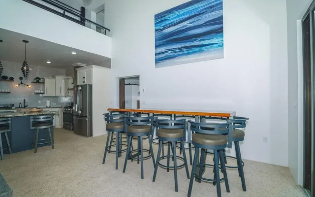 Spacious 4-bed Villa in Placencia Village w Pool