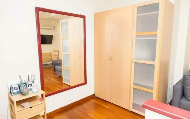 Centrally Located Studio In Athens