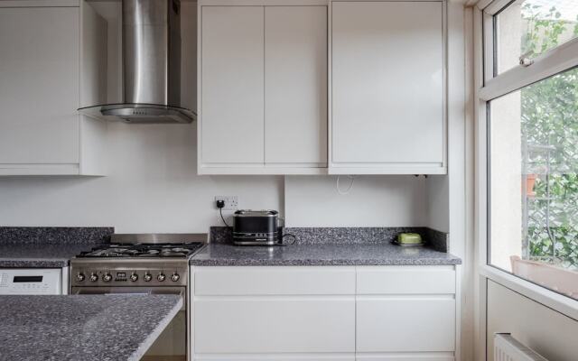 Great 2 Bed For Up To 6 Guests Near Canary Wharf