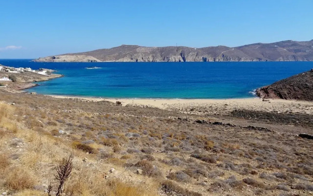 aniko suites Chora