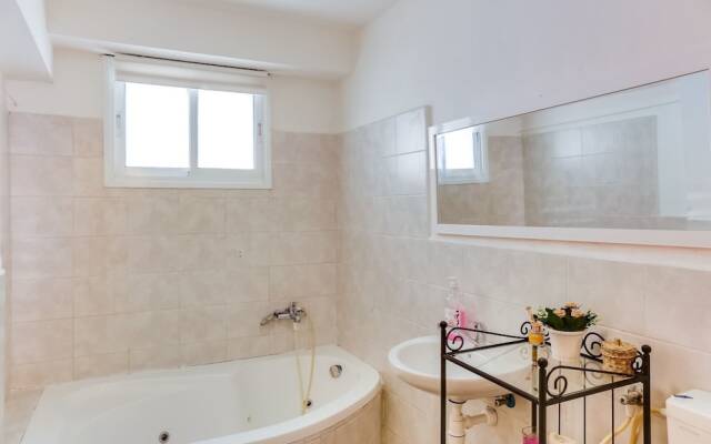 Sea & Sea Apartment in Geula Beach