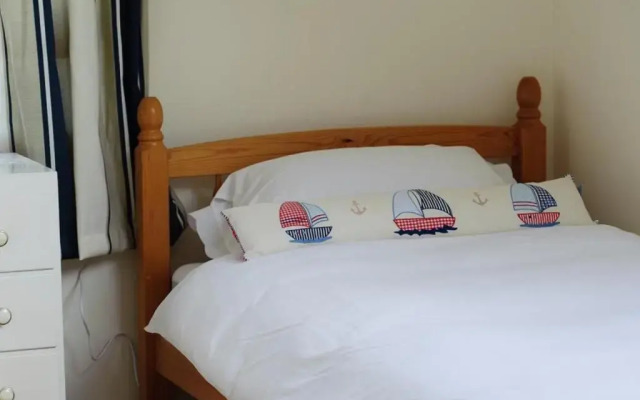 10 Llwyn Onn Beach Hut