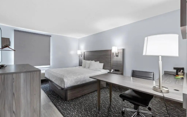 Emerald Hotel & Suites