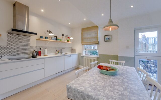 Stunning 2 Bedroom Flat With a Garden in Barnes