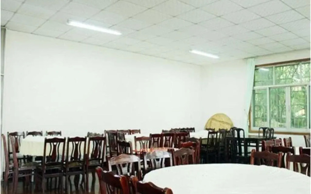 Jiujiang Julu Hotel