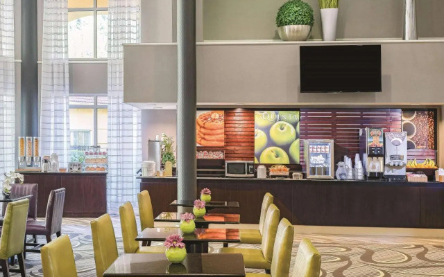 La Quinta Inn and Suites by Wyndham Univ Area Chapel Hill