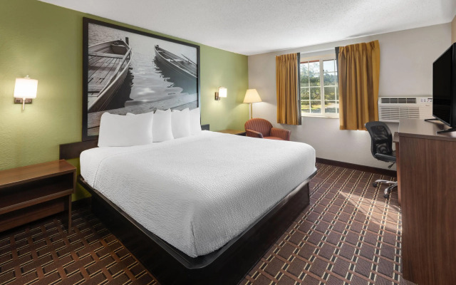 Super 8 by Wyndham Winona MN