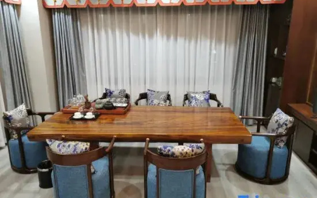 Yucheng Hotel
