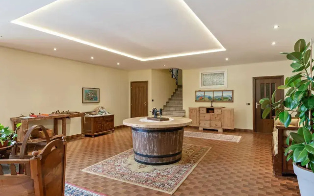 Belvilla by OYO Charming Apartment in Brez With TV