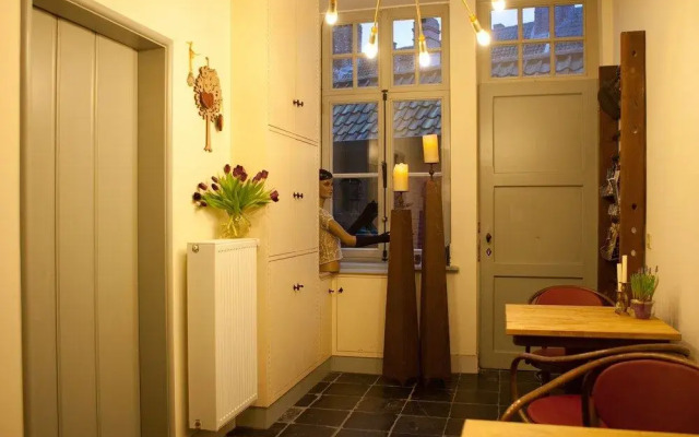 B&b Door 10