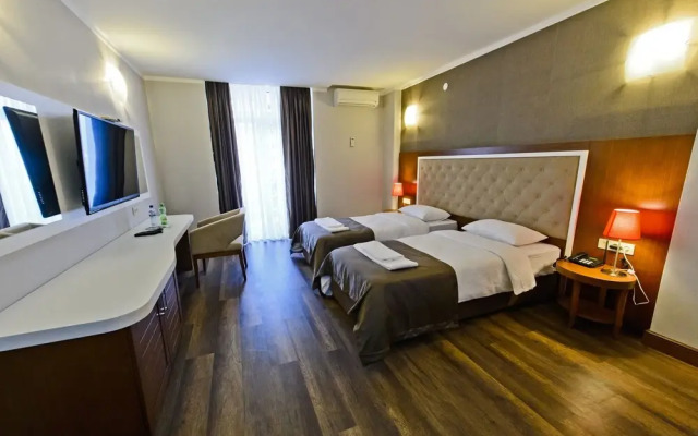 Hotel 19
