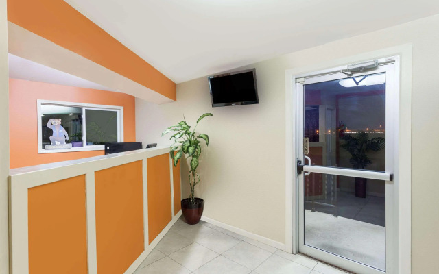 Travelodge by Wyndham Seymour