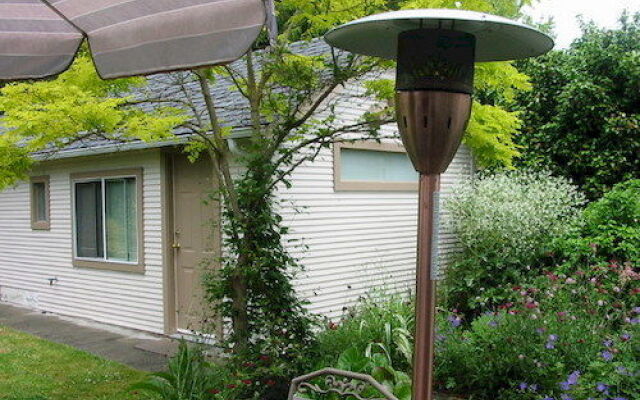 Cadboro Bay Bed & Breakfast