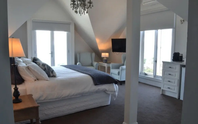 Sapphire Shores Luxury Retreat