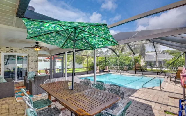 Chic Palm Coast Escape: Lanai & Heated Pool!