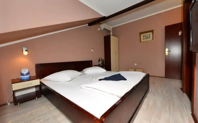 Apartments & Accommodation Stojic