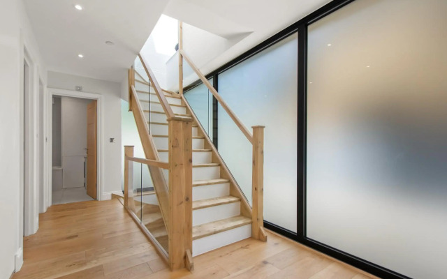 Capacious Three Bed Apartment in Slindon Court