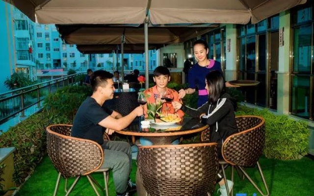 Hualong Hotel – People – Pu'er
