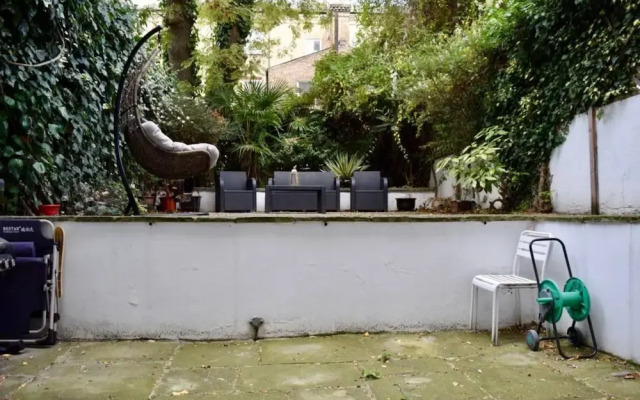 1 Bedroom Apartment With Large Garden in West London