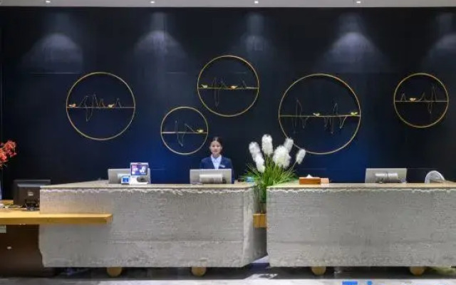 Xiadou Hotel (Nanning Nanhu Square Metro Station Store)