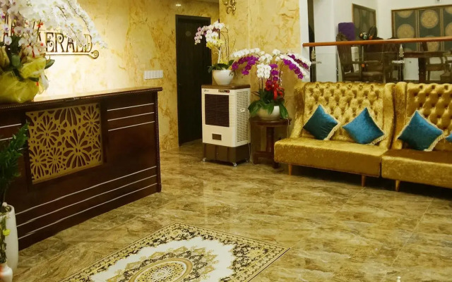 Collection O Emerald Luxury Apartment - Near SECC