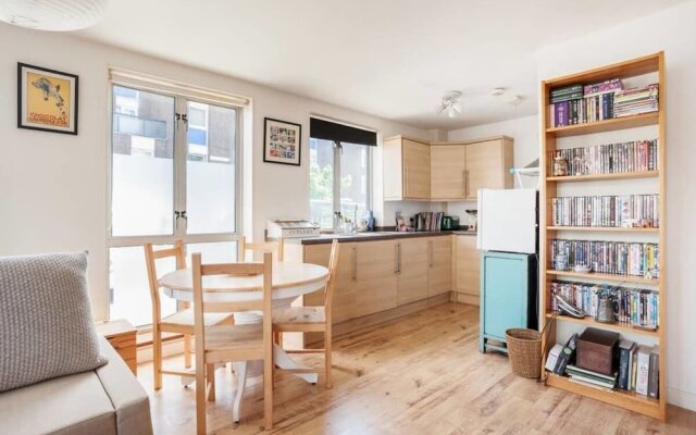 Quirky 1Bed Sleeps 4, 10 Mins To Mile End Tube
