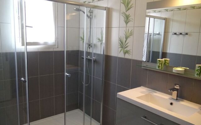 Le Cabanon De Regine Chambre Dhotes