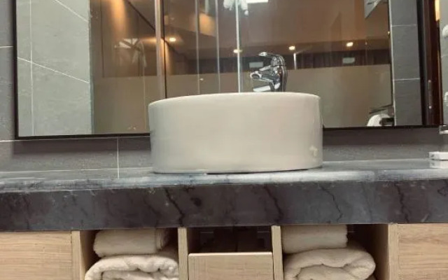 Jincheng Business Hotel