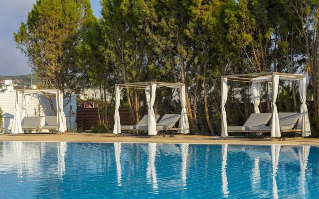Leonardo Crystal Cove Hotel & Spa by the sea