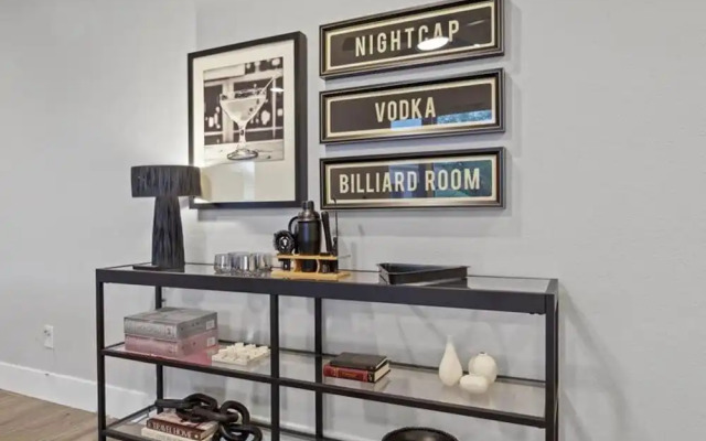 Pickle Putt Retreat Pool Pickleball Putt Grn