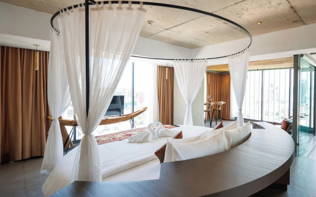CHECK inn Phnom Penh Royal Palace