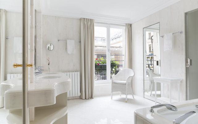 Le Bristol Paris