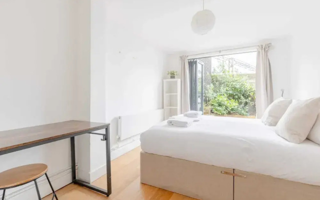 Homely 2BD Flat W/private Patio Near Maida Vale!