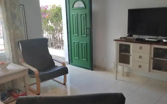 Marina Apartment With Garden by El Sirocco