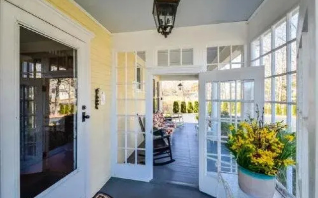 Bayberry Inn Bed & Breakfast