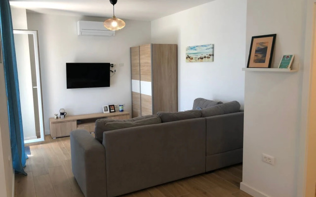 Family Apartment House Lucija With Pool