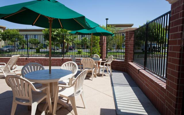 Holiday Inn Express & Suites Sacramento NE Cal Expo by IHG