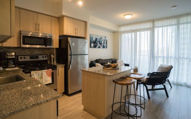 Applewood Suites - 2 BDRM York & Bremner