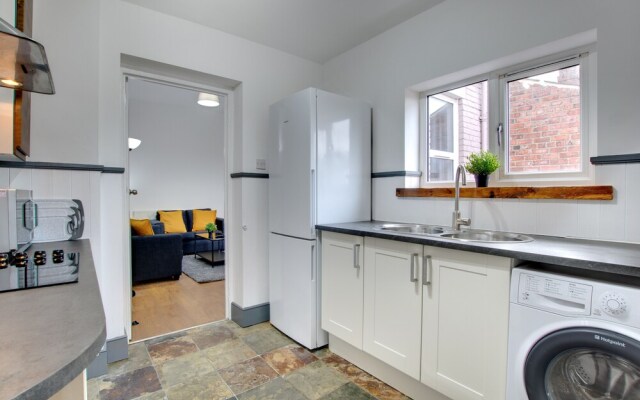 Modern First Floor Newcastle Apartment