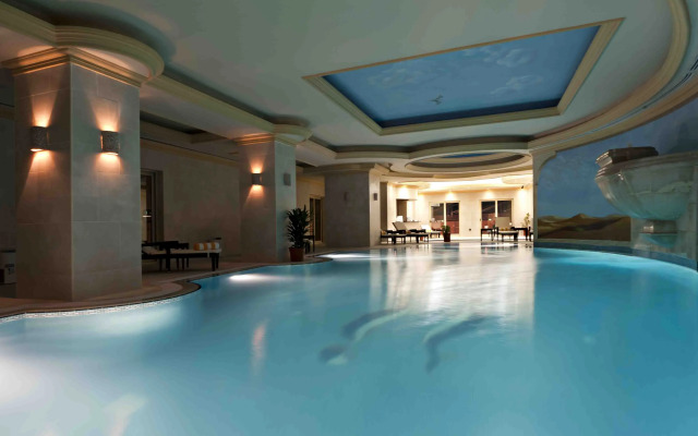 Magnum Hotel & Suites West Bay