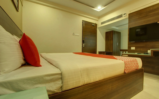 OYO 26698 Hotel Shringar Palace