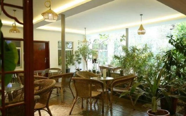 Dongying Garden Hotel (Lanzhou University Railway Station)