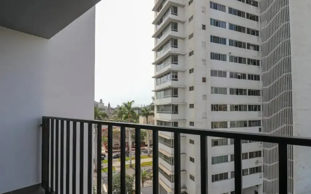 w Grandiose 1BR w Great Balcony in San Isidro