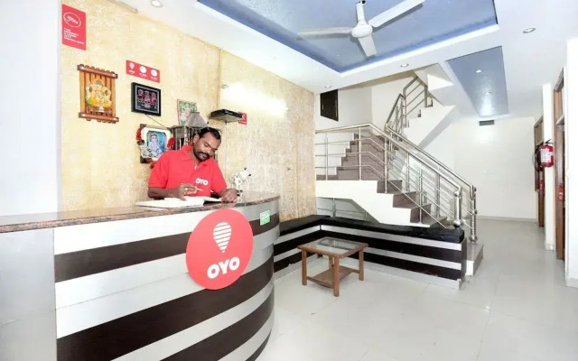 OYO 10463 Hotel Paras
