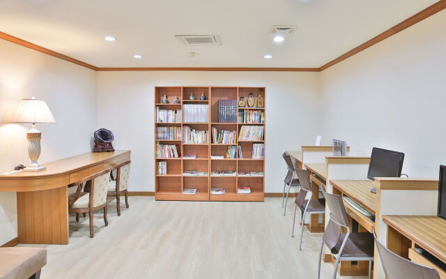 Spring Art Hotel