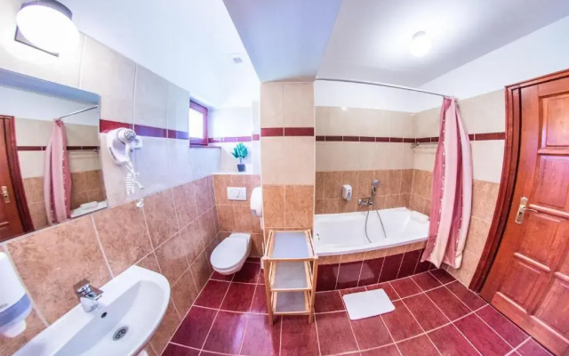 Borhotel Sziluett Farkasmály