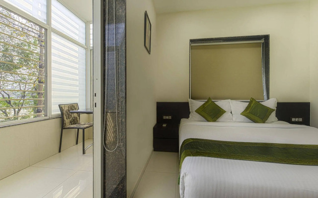 OYO 16703 Hotel The Platinum